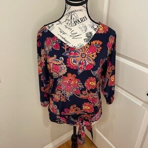 Jones New York size medium Tie front floral Paisley top